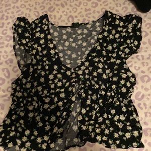 black flower cropped shirt